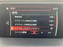 【アダプティブ・LED・ヘッドライト】 ハイ/ロー/ワイドの3種類のLEDライトを常に最適な配光に自動制御します。対向車や歩行者には照射せず、必要な部分にだけ光を当てます。