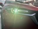 鋭く前方を照らす、LEDヘッドライト。遠くまで視界が開けることで、より安心したストレスのない走行を、提供してくれます。ライトの寿命が長いこともLEDの特徴ですね。