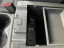 アームレスト下部にはUSB端子付き