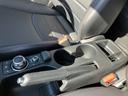 運転席と助手席の間にはドリンクホルダーがあります。
