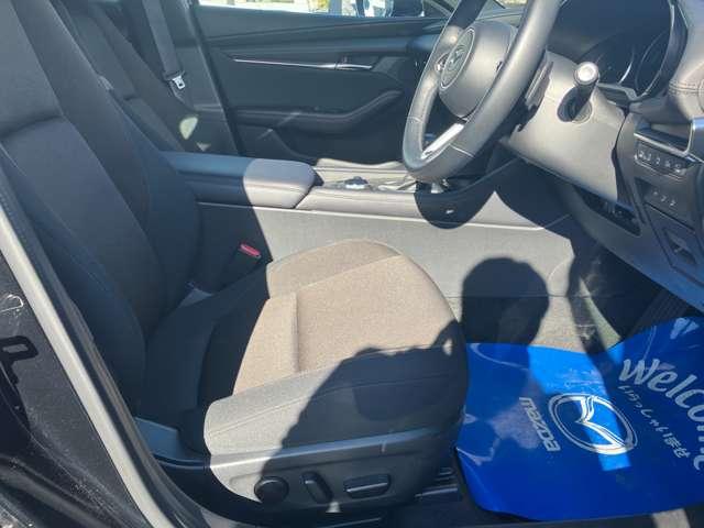ＭＡＺＤＡ３ファストバック １．８　ＸＤ　ツーリング　ディーゼルターボ　試乗車アップ　禁煙車　４ＷＤ（9枚目）