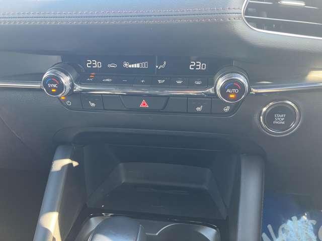 ＭＡＺＤＡ３ファストバック １．８　ＸＤ　ツーリング　ディーゼルターボ　試乗車アップ　禁煙車　４ＷＤ（16枚目）