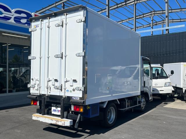 エルフトラック 冷蔵冷凍車　東プレ製　低温　－３０℃設定　６ＭＴ　スタンバイ付　ラッシング２段　プラスチックスノコ室内カーテン　ＡＳＲ　フォグランプ　バックカメラ電動格納ミラー　ＥＴＣ　キーレス　集中ドアロック（6枚目）