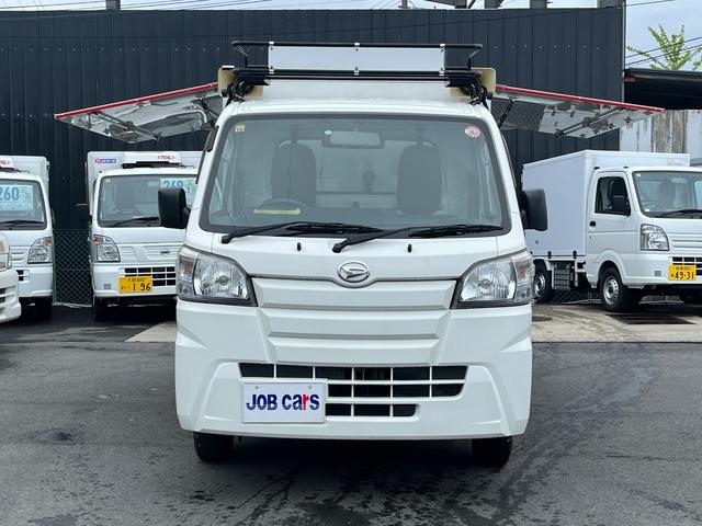 ハイゼットトラック 移動販売車　三方開　冷凍機　－７℃設定　４ＷＤ　ＡＴ　６６０ｃｃ　積載量３５０ｋｇ　ショーケース　ＳＤレコーダー付車載アンプ　インバーター　外部スピーカー　マイク　庫内ライト　バックカメラ　集中ドアロック（3枚目）