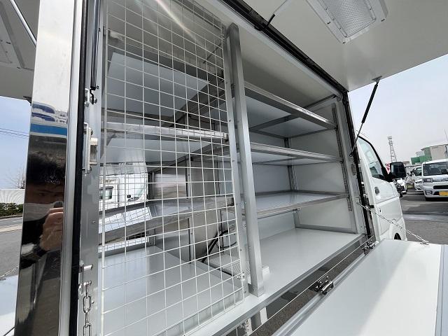 キャリイトラック 移動販売車　三方開　冷凍機　菱重製　－５℃設定　ＡＴ　６６０ｃｃ　積載量３５０ｋｇ　ＳＤレコーダー付車載アンプ　インバーター　ショーケース　外部スピーカー　マイク　庫内ライト　外部電源　デジタルインナーミラー　キーレス　集中ドアロック（22枚目）