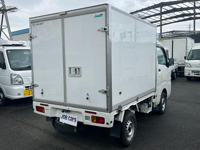 ハイゼットトラック 冷蔵冷凍車　デンソー製　－７℃設定　中温　ＡＴ　４ＷＤ　片側スライドドア　デジタルインナーミラー　片側９０°ストッパー　プラスチックスノコ　庫内灯　非常用ブザー（8枚目）