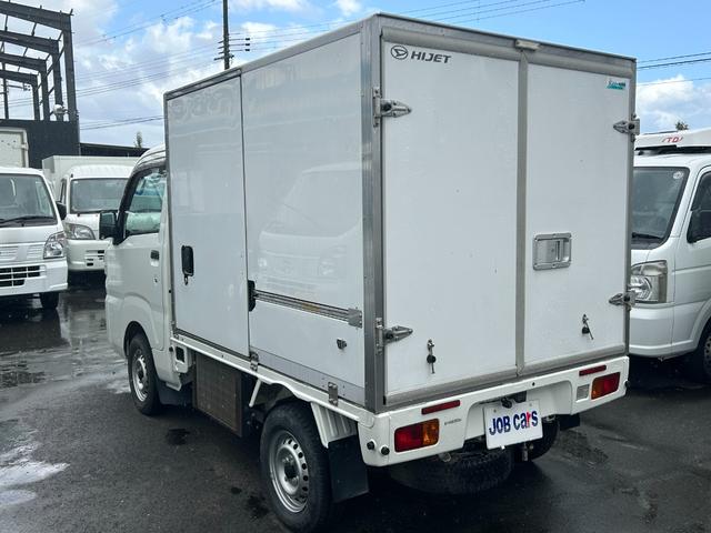 ハイゼットトラック 冷蔵冷凍車　デンソー製　－７℃設定　中温　ＡＴ　４ＷＤ　片側スライドドア　デジタルインナーミラー　片側９０°ストッパー　プラスチックスノコ　庫内灯　非常用ブザー（9枚目）