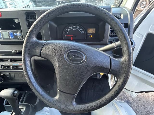 ハイゼットトラック 冷蔵冷凍車　デンソー製　－７℃設定　中温　ＡＴ　４ＷＤ　片側スライドドア　デジタルインナーミラー　片側９０°ストッパー　プラスチックスノコ　庫内灯　非常用ブザー（19枚目）