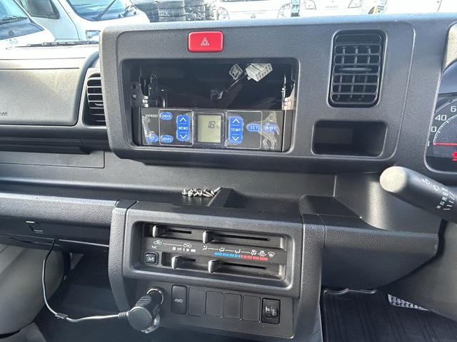 ハイゼットトラック 冷蔵冷凍車　デンソー製　－７℃設定　中温　ＡＴ　４ＷＤ　片側スライドドア　デジタルインナーミラー　片側９０°ストッパー　プラスチックスノコ　庫内灯　非常用ブザー（20枚目）