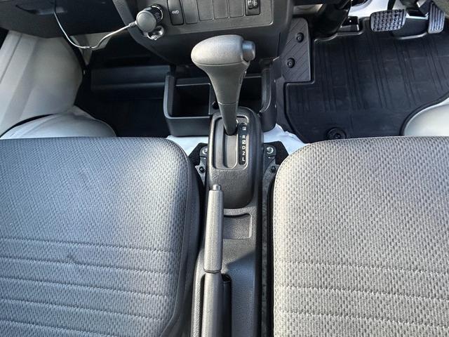 ハイゼットトラック 冷蔵冷凍車　デンソー製　－７℃設定　中温　ＡＴ　４ＷＤ　片側スライドドア　デジタルインナーミラー　片側９０°ストッパー　プラスチックスノコ　庫内灯　非常用ブザー（23枚目）