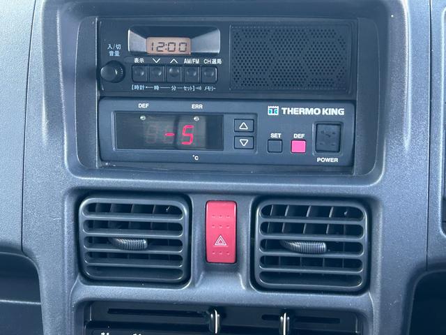 キャリイトラック 移動販売車　陳列棚　ＳＤレコーダー付車載アンプ　スピーカー　ＡＴ　ガラス扉　冷凍機　サーモキング製　‐５℃設定　キーレス　パワーウィンドウ　片側スライドドア　バックカメラ　ドラレコ（18枚目）