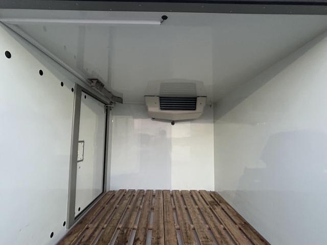 キャリイトラック 冷蔵冷凍車　サーモキング製　中温　－５℃設定　ＡＴ　ＥＴＣ　キーレス　集中ドアロック　ナビ　Ｂｌｕｅｔｏｏｔｈ　片側スライドドア　木スノコ　庫内灯　非常ブザー（13枚目）