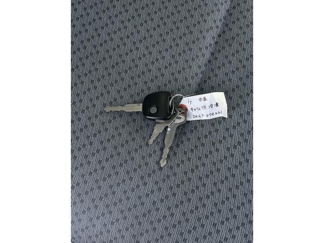 キャリイトラック 冷蔵冷凍車　サーモキング製　中温　－５℃設定　ＡＴ　ＥＴＣ　キーレス　集中ドアロック　ナビ　Ｂｌｕｅｔｏｏｔｈ　片側スライドドア　木スノコ　庫内灯　非常ブザー（24枚目）