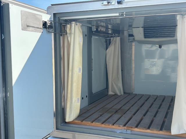 キャリイトラック 冷凍　冷蔵車　－２０℃設定　低温　ＡＴ　サーモキング製　片側スライド付　両側９０度ストッパー付　荷台カーテン付　木スノコ　キーレスキー　１コンプ（12枚目）