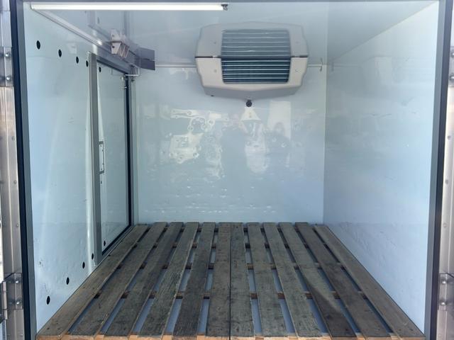 キャリイトラック 冷蔵 冷凍車 サーモキング製 ‐5℃設定 中温 AT ナビ ETC 集中ドアロック 片側スライド 木製スノコ 1コンプ(11枚目)