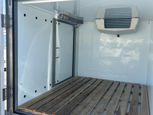 キャリイトラック 冷蔵 冷凍車 サーモキング製 ‐5℃設定 中温 AT ナビ ETC 集中ドアロック 片側スライド 木製スノコ 1コンプ(12枚目)