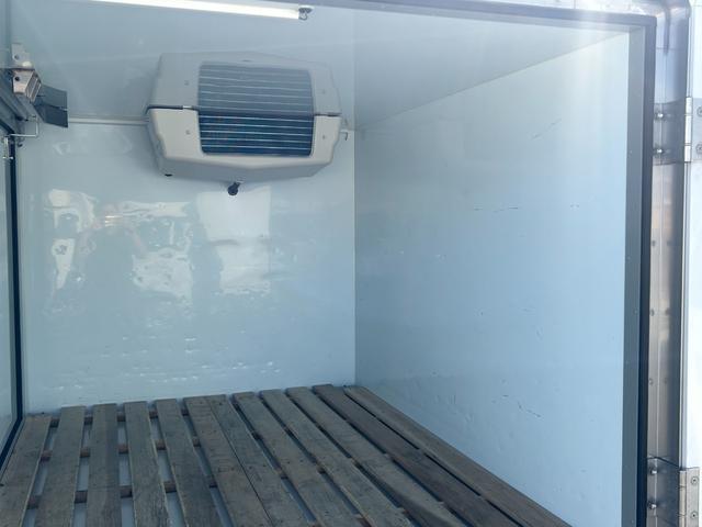 キャリイトラック 冷蔵 冷凍車 サーモキング製 ‐5℃設定 中温 AT ナビ ETC 集中ドアロック 片側スライド 木製スノコ 1コンプ(13枚目)