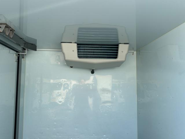 キャリイトラック 冷蔵 冷凍車 サーモキング製 ‐5℃設定 中温 AT ナビ ETC 集中ドアロック 片側スライド 木製スノコ 1コンプ(14枚目)