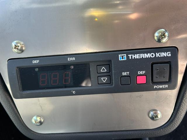 キャリイトラック 冷蔵 冷凍車 サーモキング製 ‐5℃設定 中温 AT ナビ ETC 集中ドアロック 片側スライド 木製スノコ 1コンプ(21枚目)