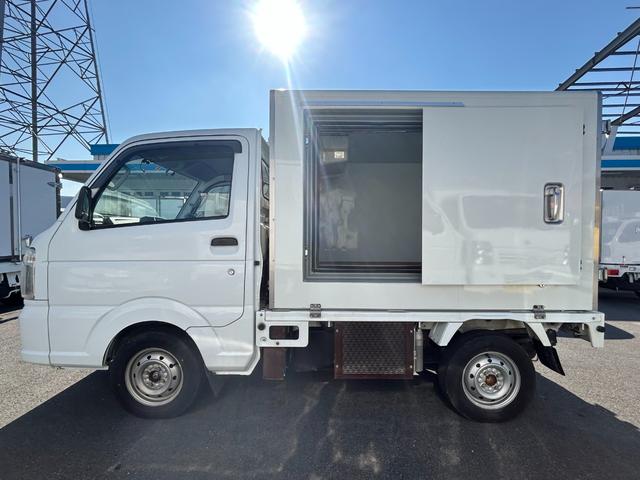 キャリイトラック 冷凍 冷蔵車 サーモキング製 -20℃設定 低温 AT 4WD ETC バックカメラ 室内灯 キーレス パワーウィンドウ 片側スライド 両側90度ストッパー付 荷室カーテン 木製スノコ(7枚目)