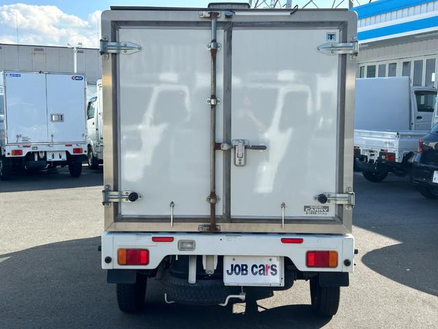 キャリイトラック 冷凍 冷蔵車 サーモキング製 -20℃設定 低温 AT 4WD ETC バックカメラ 室内灯 キーレス パワーウィンドウ 片側スライド 両側90度ストッパー付 荷室カーテン 木製スノコ(10枚目)