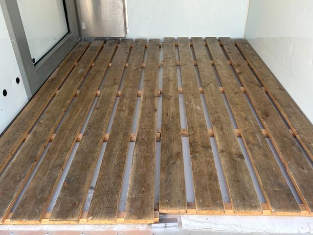 キャリイトラック 冷凍 冷蔵車 サーモキング製 -20℃設定 低温 AT 4WD ETC バックカメラ 室内灯 キーレス パワーウィンドウ 片側スライド 両側90度ストッパー付 荷室カーテン 木製スノコ(15枚目)