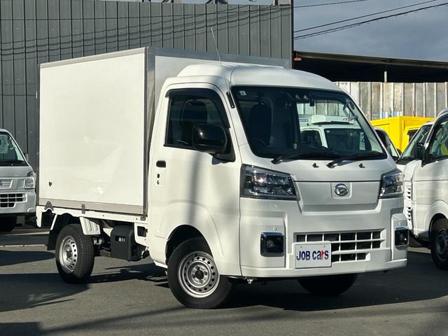 ハイゼットトラック 冷蔵　冷凍車　デンソー製　‐７℃設定　中温　ＡＴ　ナビ　ＴＶ　デジタルインナーミラー　バックモニター　ＥＴＣ　プッシュスタート　ドライブレコーダー　電動格納ミラー　ＬＥＤヘッドライト　コーナーセンサー　スマートアシスト　横滑り防止　プラスチックスノコ（3枚目）