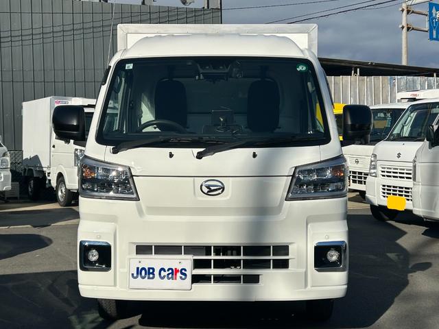 ハイゼットトラック 冷蔵　冷凍車　デンソー製　‐７℃設定　中温　ＡＴ　ナビ　ＴＶ　デジタルインナーミラー　バックモニター　ＥＴＣ　プッシュスタート　ドライブレコーダー　電動格納ミラー　ＬＥＤヘッドライト　コーナーセンサー　スマートアシスト　横滑り防止　プラスチックスノコ（4枚目）