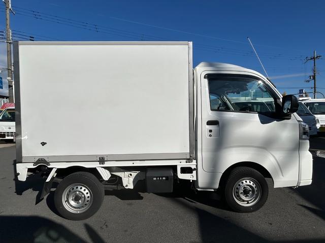 ハイゼットトラック 冷蔵　冷凍車　デンソー製　‐７℃設定　中温　ＡＴ　ナビ　ＴＶ　デジタルインナーミラー　バックモニター　ＥＴＣ　プッシュスタート　ドライブレコーダー　電動格納ミラー　ＬＥＤヘッドライト　コーナーセンサー　スマートアシスト　横滑り防止　プラスチックスノコ（5枚目）