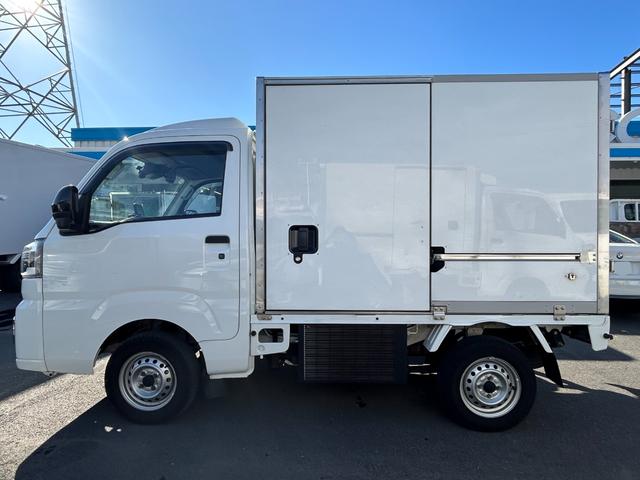 ハイゼットトラック 冷蔵　冷凍車　デンソー製　‐７℃設定　中温　ＡＴ　ナビ　ＴＶ　デジタルインナーミラー　バックモニター　ＥＴＣ　プッシュスタート　ドライブレコーダー　電動格納ミラー　ＬＥＤヘッドライト　コーナーセンサー　スマートアシスト　横滑り防止　プラスチックスノコ（6枚目）