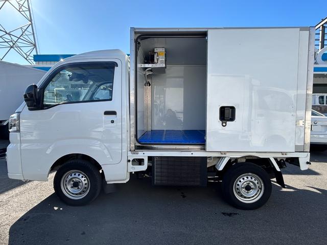 ハイゼットトラック 冷蔵　冷凍車　デンソー製　‐７℃設定　中温　ＡＴ　ナビ　ＴＶ　デジタルインナーミラー　バックモニター　ＥＴＣ　プッシュスタート　ドライブレコーダー　電動格納ミラー　ＬＥＤヘッドライト　コーナーセンサー　スマートアシスト　横滑り防止　プラスチックスノコ（7枚目）