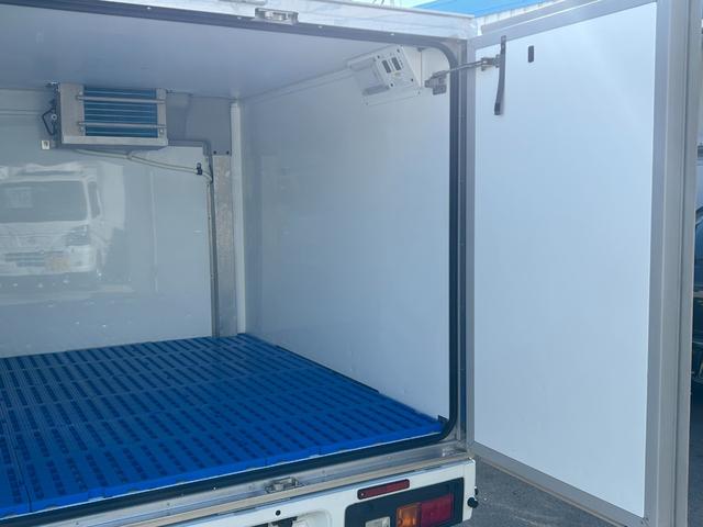 ハイゼットトラック 冷蔵　冷凍車　デンソー製　‐７℃設定　中温　ＡＴ　ナビ　ＴＶ　デジタルインナーミラー　バックモニター　ＥＴＣ　プッシュスタート　ドライブレコーダー　電動格納ミラー　ＬＥＤヘッドライト　コーナーセンサー　スマートアシスト　横滑り防止　プラスチックスノコ（14枚目）
