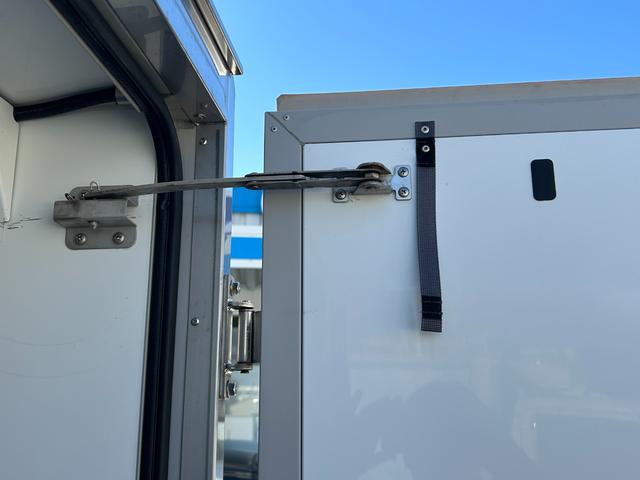 ハイゼットトラック 冷蔵　冷凍車　デンソー製　‐７℃設定　中温　ＡＴ　ナビ　ＴＶ　デジタルインナーミラー　バックモニター　ＥＴＣ　プッシュスタート　ドライブレコーダー　電動格納ミラー　ＬＥＤヘッドライト　コーナーセンサー　スマートアシスト　横滑り防止　プラスチックスノコ（15枚目）