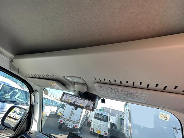 ハイゼットトラック 冷蔵　冷凍車　デンソー製　‐７℃設定　中温　ＡＴ　ナビ　ＴＶ　デジタルインナーミラー　バックモニター　ＥＴＣ　プッシュスタート　ドライブレコーダー　電動格納ミラー　ＬＥＤヘッドライト　コーナーセンサー　スマートアシスト　横滑り防止　プラスチックスノコ（32枚目）