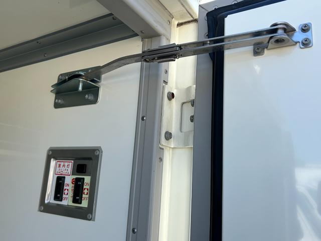 ハイゼットトラック 冷蔵 冷凍車 デンソー製 ‐7℃設定 中温 AT ETC 集中ドアロック プラスチックスノコ 片側スライド 片側90度ストッパー(16枚目)