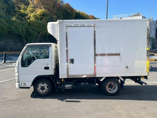 タイタントラック 冷蔵　冷凍車　東プレ製　‐５℃設定　中温　ＡＴ　横滑り防止　レーンアシスト　アイドリング　ＥＴＣ　電動格納ミラー　フォグランプ　プラスチックスノコ（5枚目）