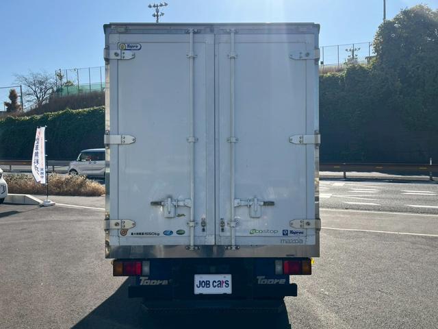 タイタントラック 冷蔵　冷凍車　東プレ製　‐５℃設定　中温　ＡＴ　横滑り防止　レーンアシスト　アイドリング　ＥＴＣ　電動格納ミラー　フォグランプ　プラスチックスノコ（6枚目）