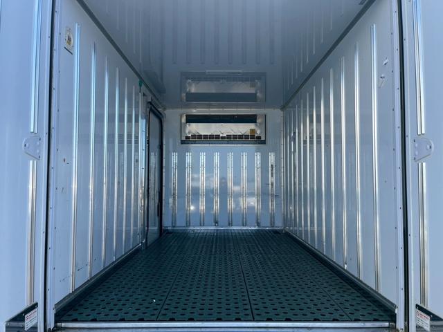 タイタントラック 冷蔵　冷凍車　東プレ製　‐５℃設定　中温　ＡＴ　横滑り防止　レーンアシスト　アイドリング　ＥＴＣ　電動格納ミラー　フォグランプ　プラスチックスノコ（7枚目）