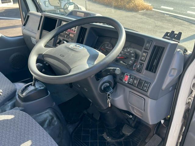 タイタントラック 冷蔵　冷凍車　東プレ製　‐５℃設定　中温　ＡＴ　横滑り防止　レーンアシスト　アイドリング　ＥＴＣ　電動格納ミラー　フォグランプ　プラスチックスノコ（8枚目）