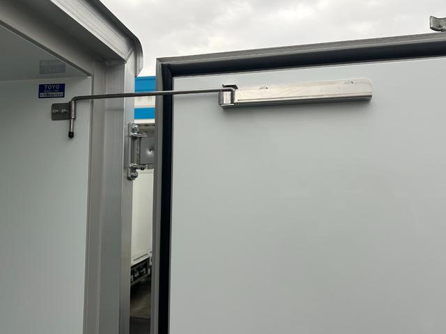 キャリイトラック 冷凍 冷蔵車 菱重製 低温 -30℃設定 AT 2コンプレッサー バックカメラ マット バイザー キーレス パワーウィンドウ リヤコーナーセンサー 横滑り防止(17枚目)