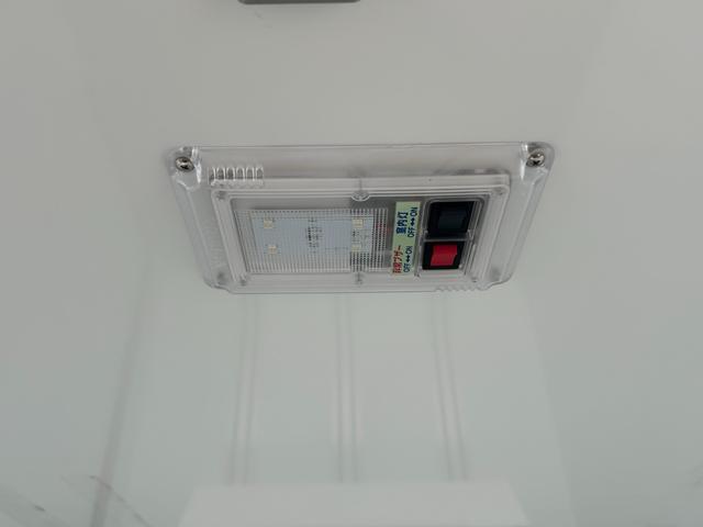 キャリイトラック 冷凍 冷蔵車 菱重製 低温 -30℃設定 AT 2コンプレッサー バックカメラ マット バイザー キーレス パワーウィンドウ リヤコーナーセンサー 横滑り防止(18枚目)