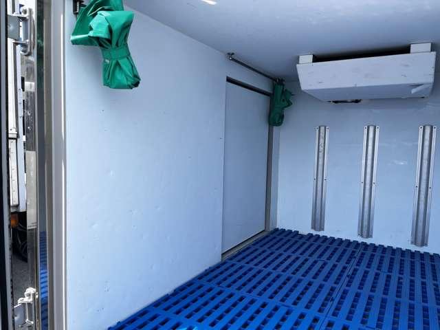 ＮＴ１００クリッパートラック 　冷蔵冷凍車　菱重　－３０℃設定　低温　オートマ　２コンプレッサー　プラスチックスノコ（12枚目）