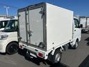 内外装クリーニングを行っております。トラックでは荷台再塗装や下回りの塗装も行っております。是非現車でもご確認下さい!!きっとご満足頂けます!