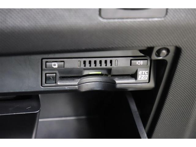 高速道路の利用時に便利なＥＴＣ。料金所での停車や小銭を探す手間がなくなり快適です♪見た目もすっきりとしたビルトインタイプを装備しています。