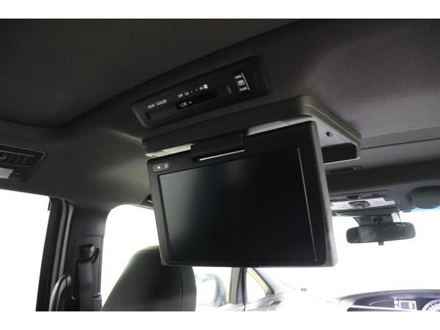 長距離のドライブでも退屈せず快適に過ごせる後席モニター。小さなお子様のいらっしゃるご家庭に特に人気の装備です♪