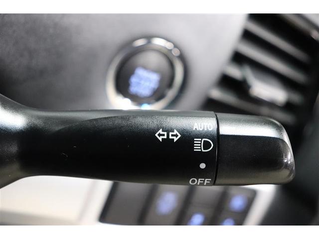 周囲の明るさを検知して自動でライトの点灯・消灯をしてくれるオートライトを装備。