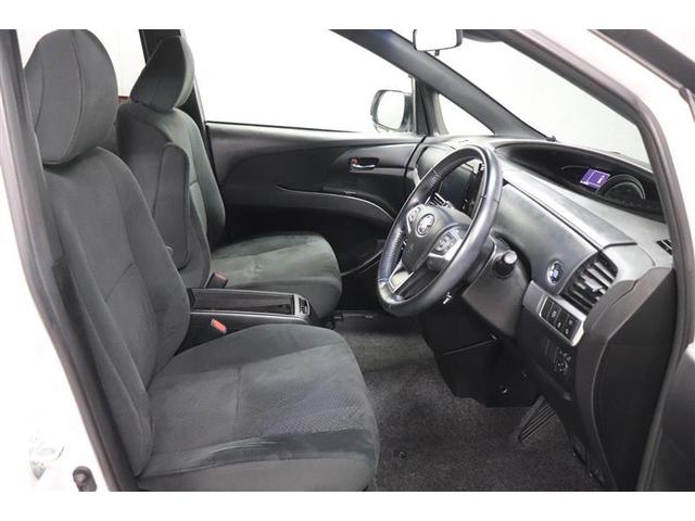 運転席に座った感覚は一番重要ですよね。シートの座り心地や前方の視界、車内空間…是非ご来店頂き実際に座って触って体感して下さい。