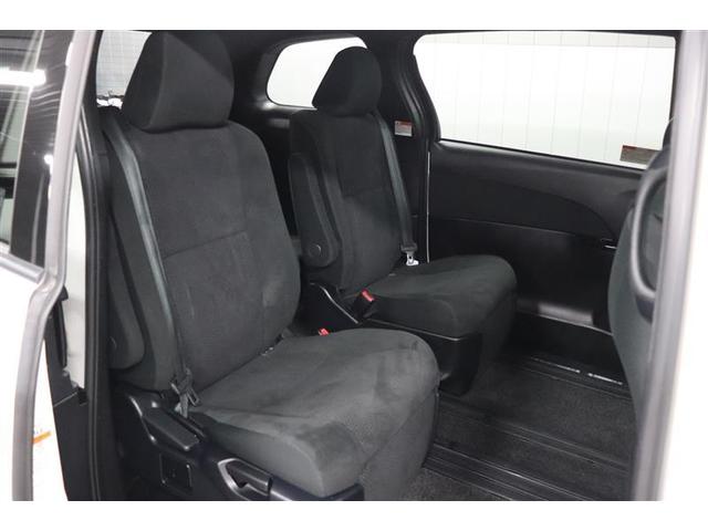 大きなスライドドアで乗り降りもしやすく、足元も広々としています。