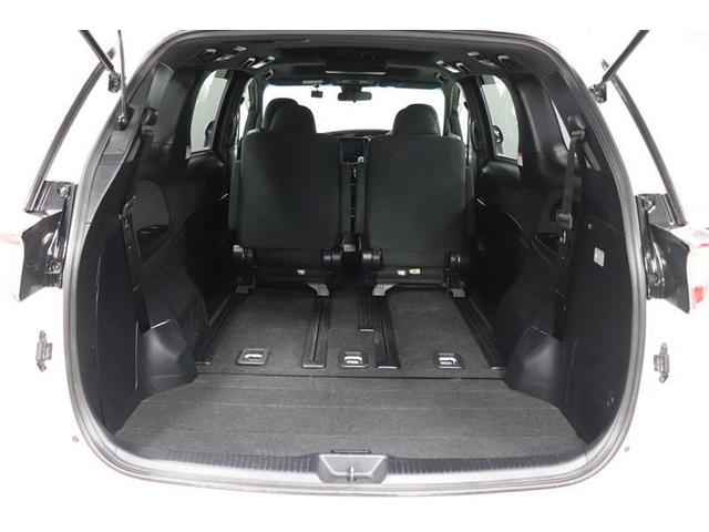 ３列目シートは後方床下へ格納可能。大きな荷物もしっかり積むことができます☆