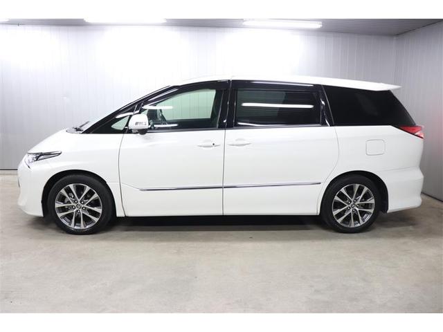 広々とした車内空間で家族でのお出かけが楽しくなる３列シートミニバン。スライドドアは省スペースでの乗り降りが可能。勢いよく開いて隣の車に…なんて事もなくなります。